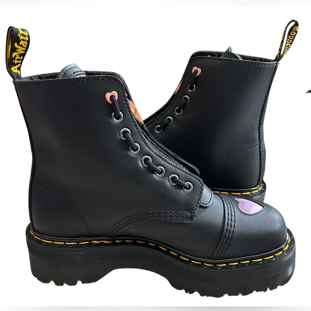 NWOB Dr. Martens Sinclair Leather Heart Platform Boots SZ 8 - Picture 5 of 5